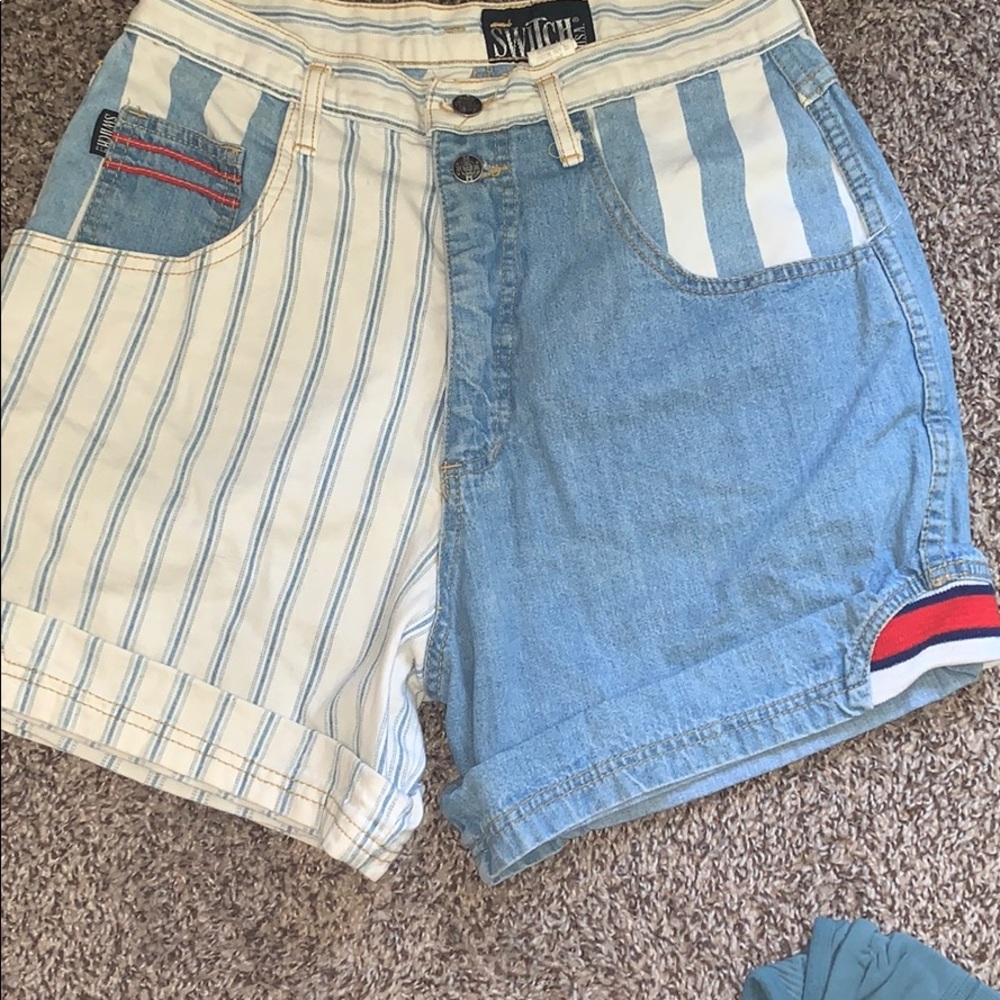 Cute 90s style high waisted shorts!